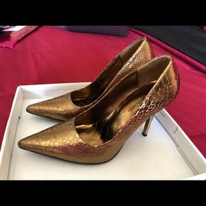 Heel pointed shoes size 7.5